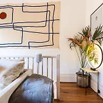 Colourful And Cosy Home In De Beauvoir Town