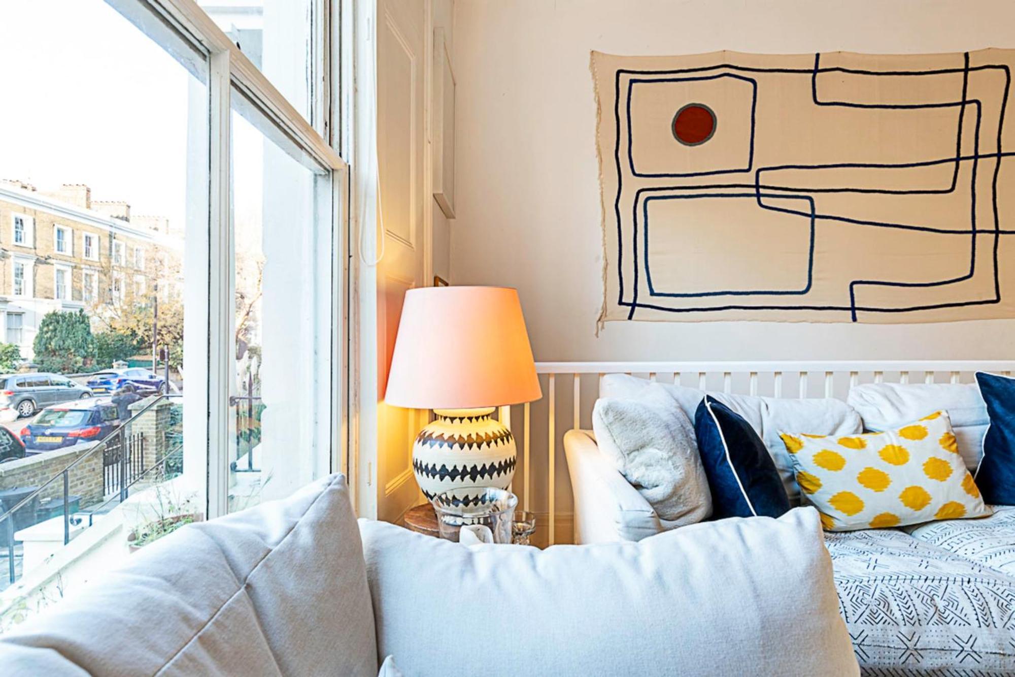 Colourful And Cosy In De Beauvoir Town Londen
