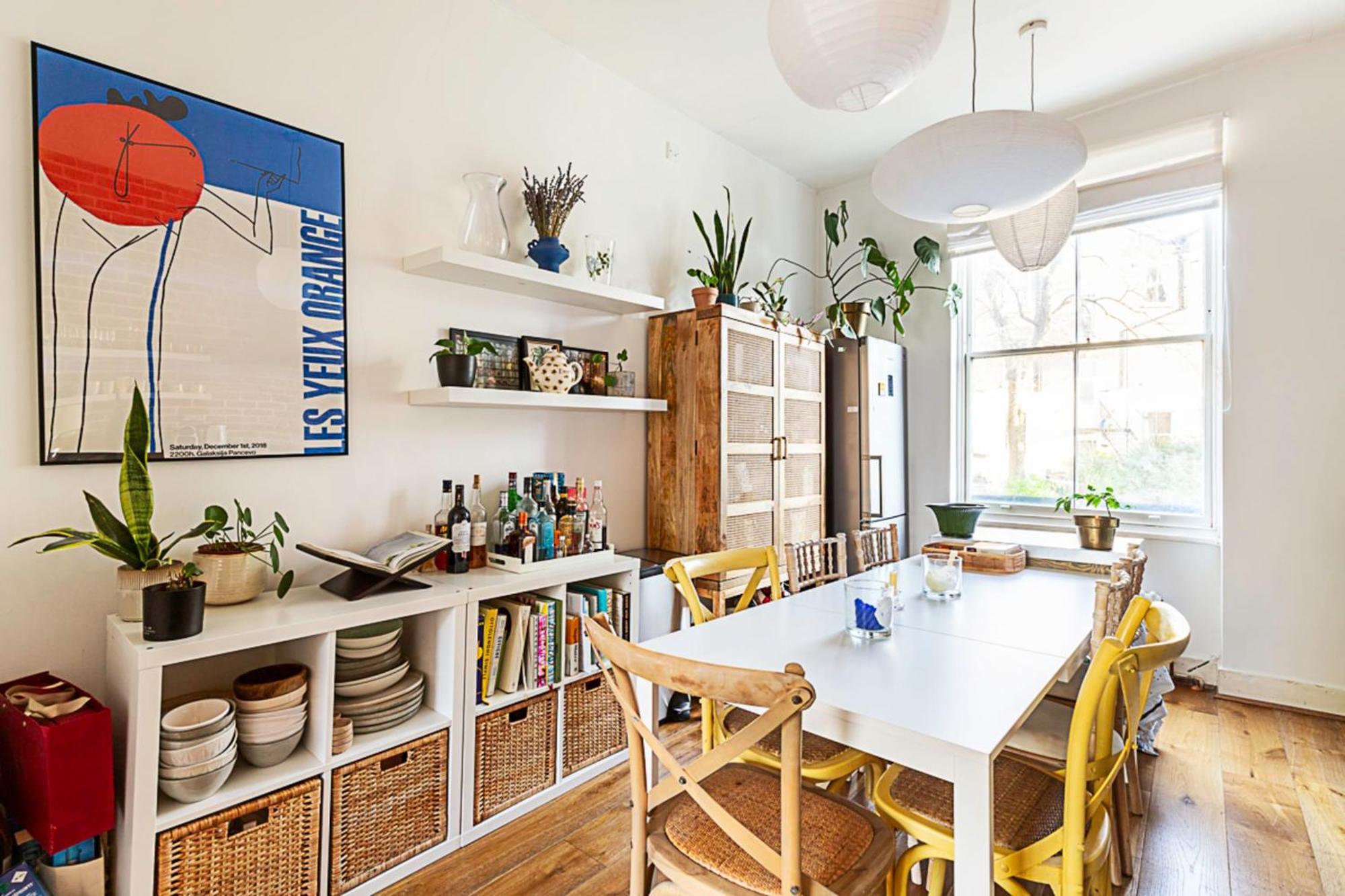 Colourful And Cosy In De Beauvoir Town Londen