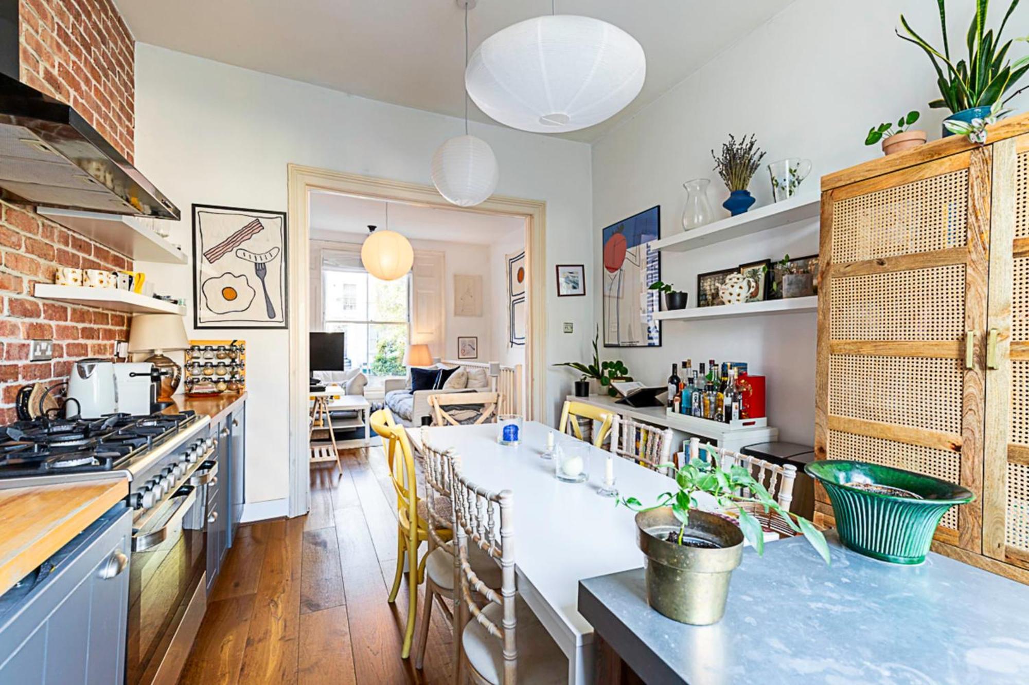 Colourful And Cosy In De Beauvoir Town Appartement Londen