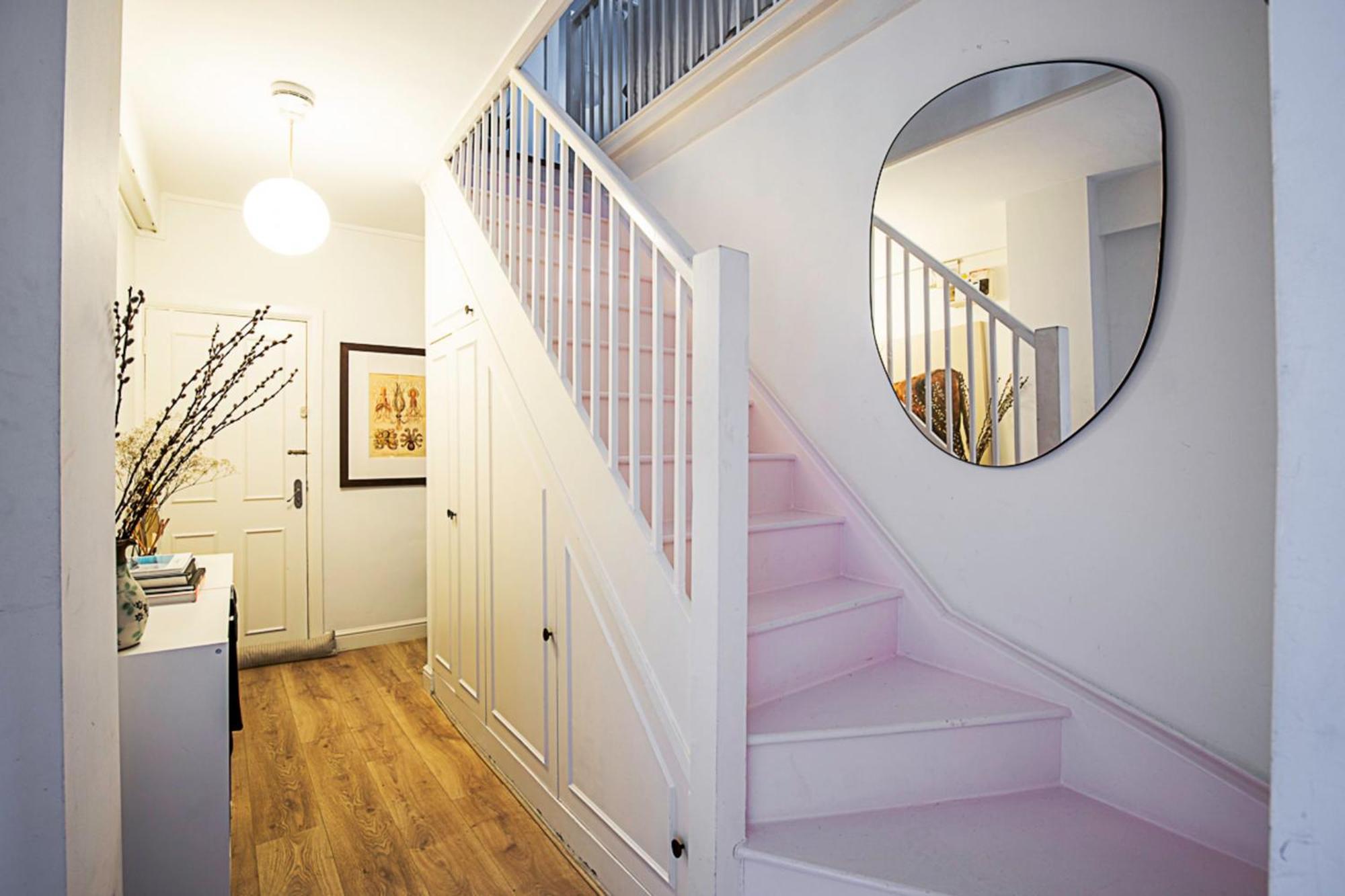 Colourful And Cosy In De Beauvoir Town