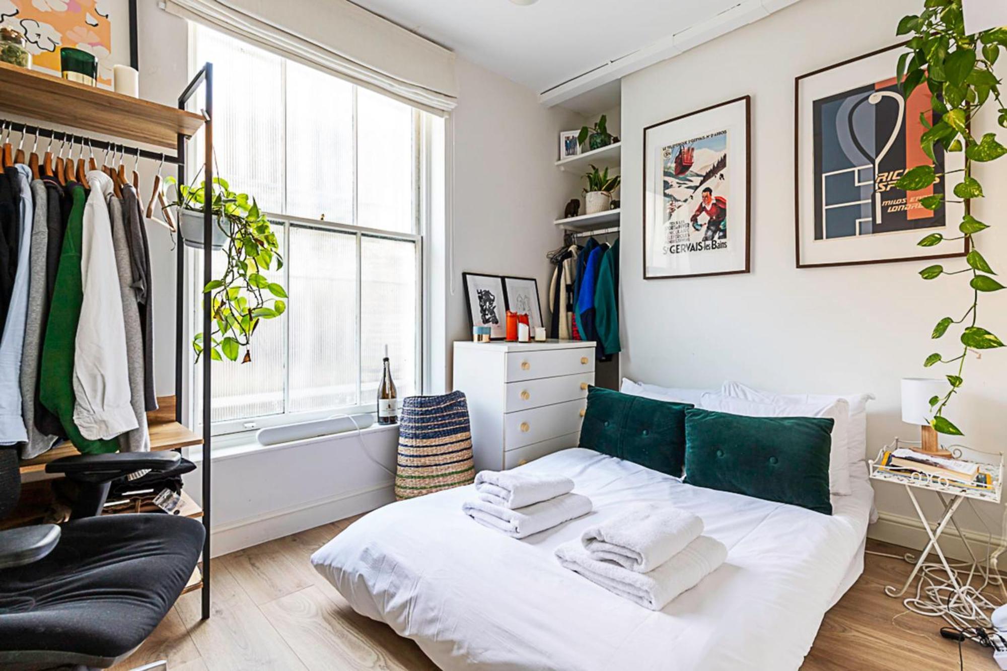 Colourful And Cosy In De Beauvoir Town