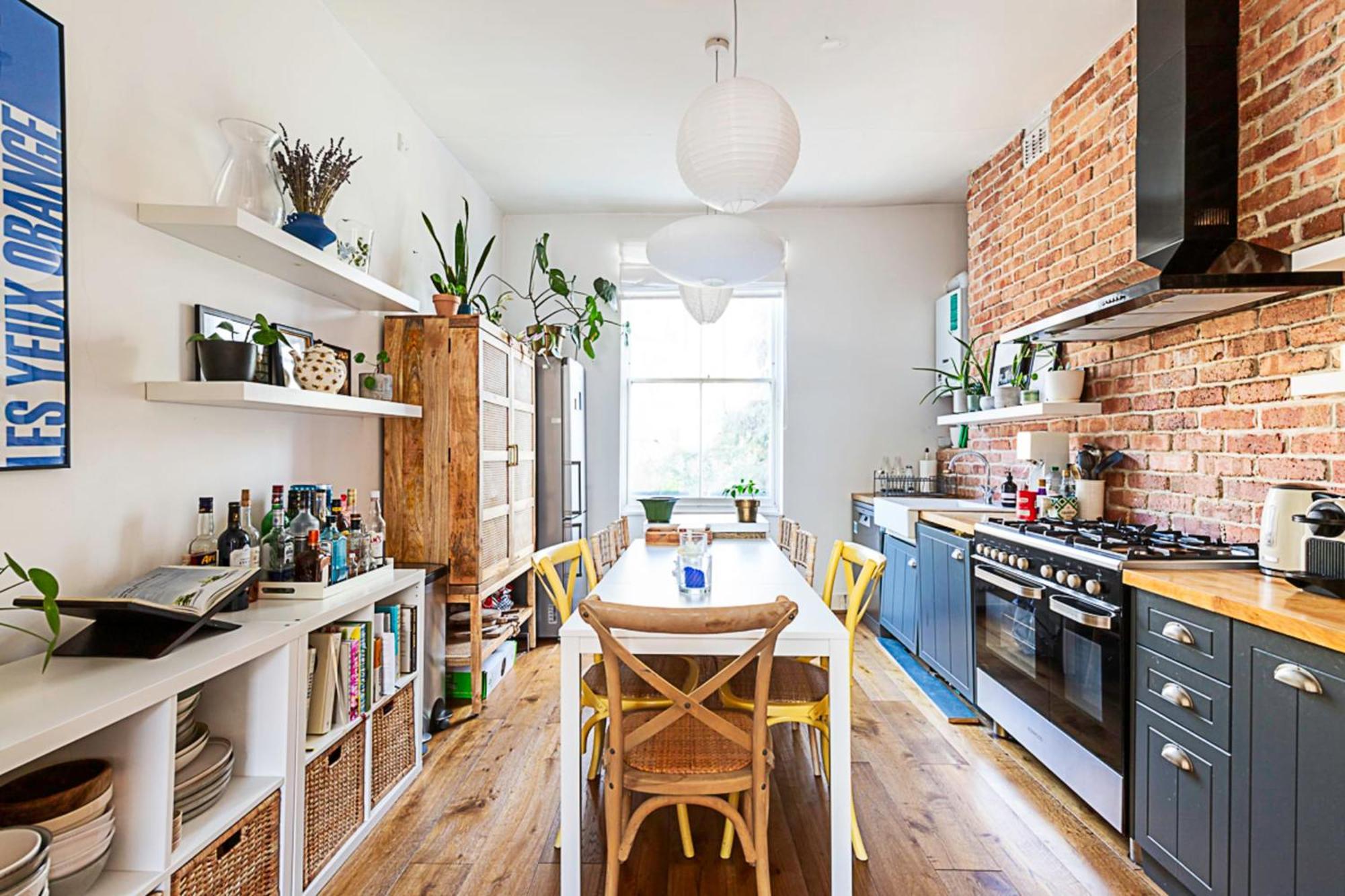 Colourful And Cosy In De Beauvoir Town Appartement